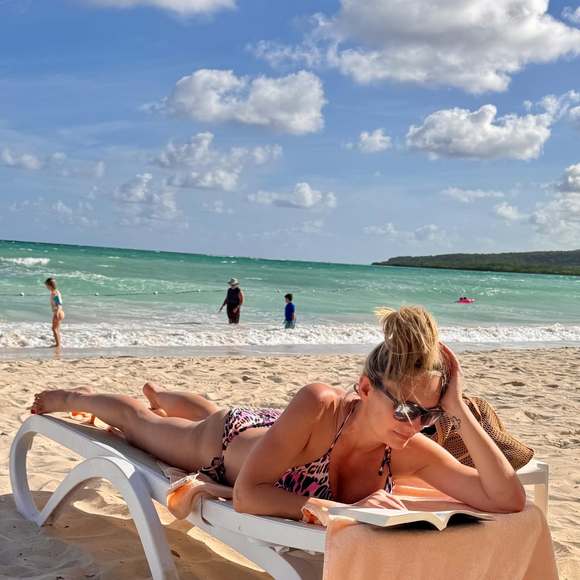 Meet your Posher, Amber - Picture 1 of 1